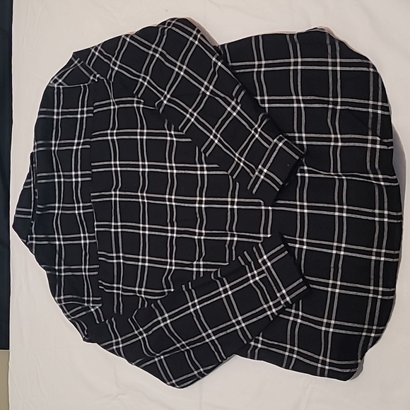 Jachs Girlfriend New York Women's' Flannel Shirt. Medium, Black, Side Pockets - Picture 8 of 11